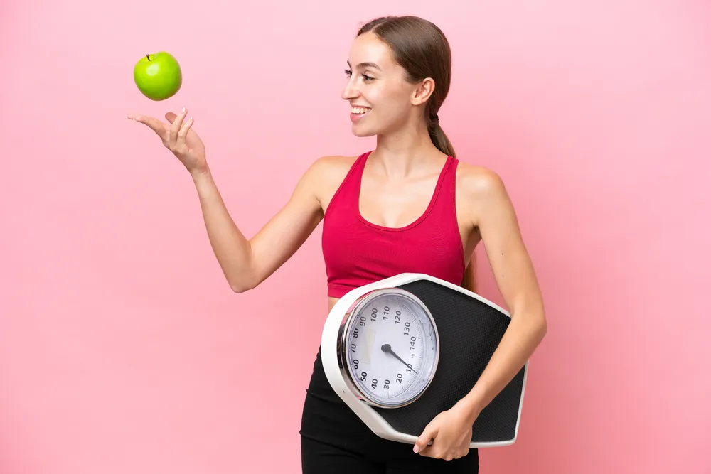 una mujer se pregunta cómo perder 4 kg en un mes