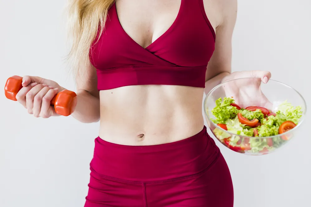 Déficit calórico gracias a una dieta adecuada.