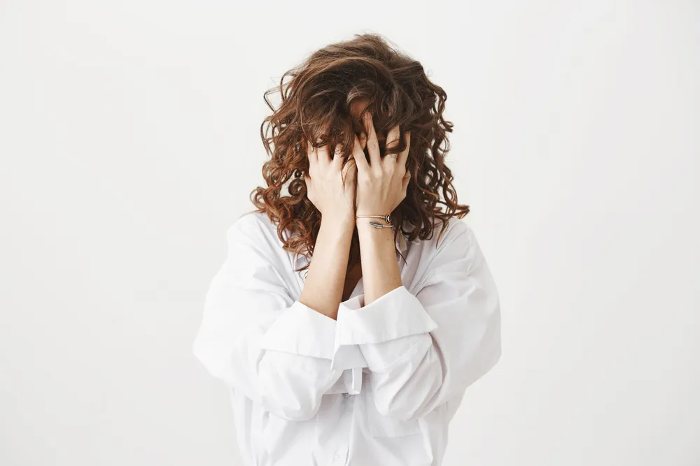 la mujer no sabe cómo debe ser una dieta para apoyar el tratamiento de la depresión