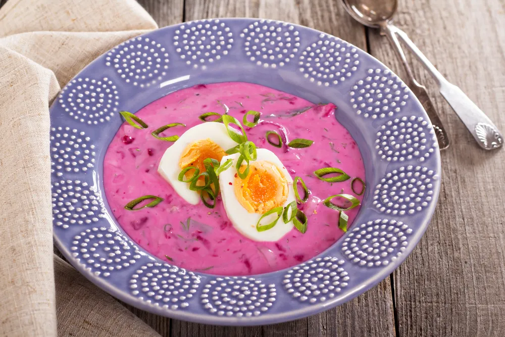 sopa fría ligera con huevo