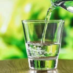 un vaso de agua