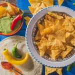 nachos como aperitivos para una fiesta en casa