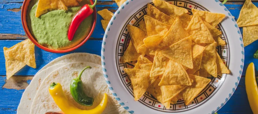nachos como aperitivos para una fiesta en casa